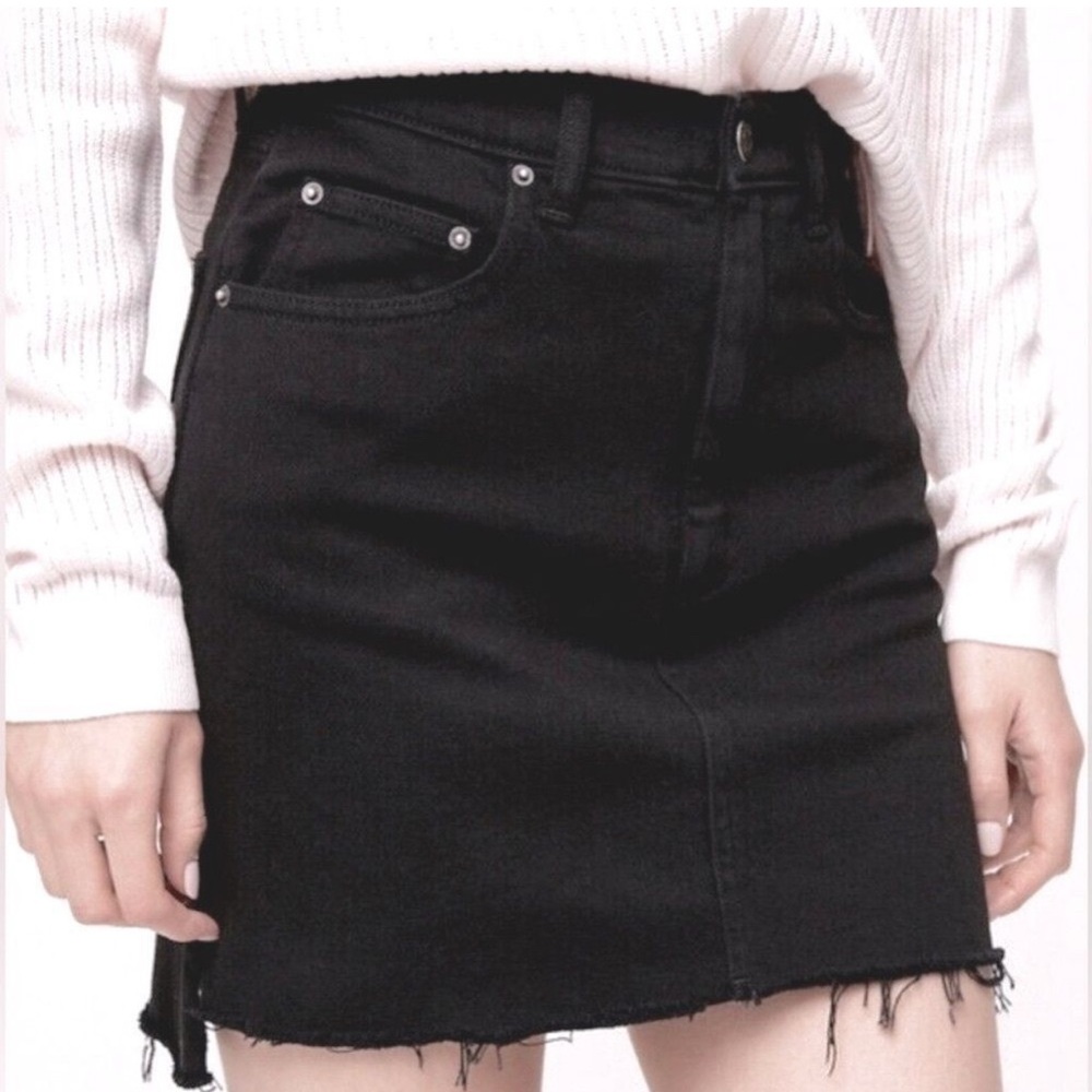WIFRED FREE by Aritzia Tanit Black Denim Mini Jean Skirt Size 6 Raw Hem Grunge